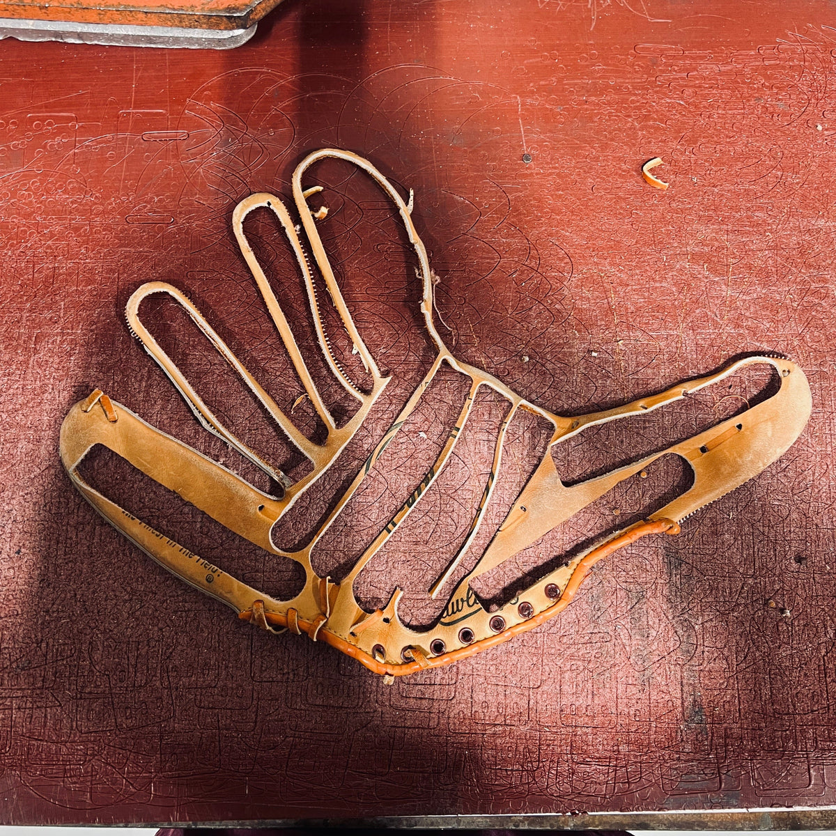 1pc Unisex Baseball Gloves & Baseball Bat Design Keychain